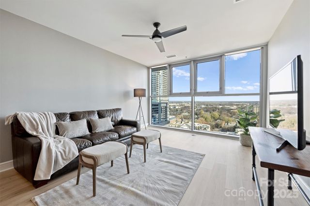 333 W Trade Street 1903, Charlotte, NC 28202