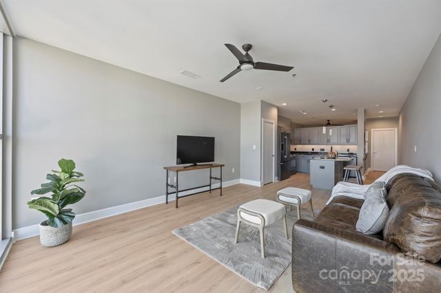 333 W Trade Street 1903, Charlotte, NC 28202