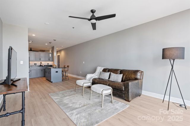 333 W Trade Street 1903, Charlotte, NC 28202