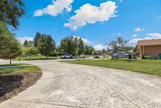 8840 Terry Drive, Orland Park, IL 60462