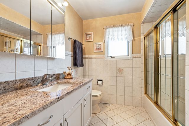 8840 Terry Drive, Orland Park, IL 60462