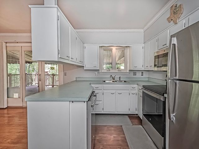 107 Longvue Dr, Harmony Boro, PA 16037