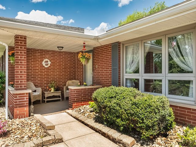 107 Longvue Dr, Harmony Boro, PA 16037