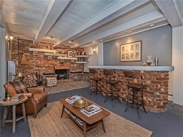 107 Longvue Dr, Harmony Boro, PA 16037