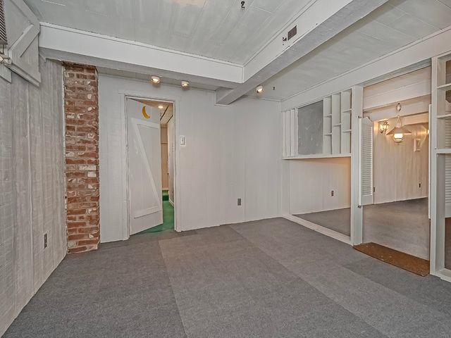 107 Longvue Dr, Harmony Boro, PA 16037