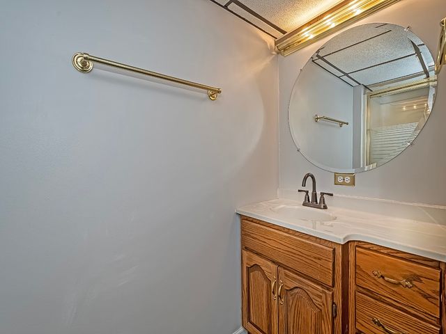 107 Longvue Dr, Harmony Boro, PA 16037