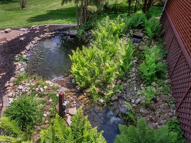 107 Longvue Dr, Harmony Boro, PA 16037