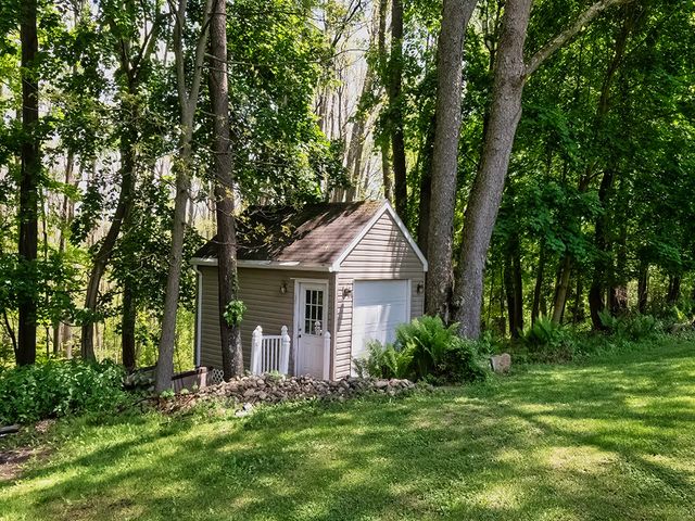 107 Longvue Dr, Harmony Boro, PA 16037