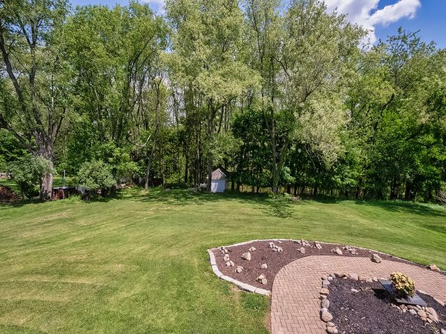 107 Longvue Dr, Harmony Boro, PA 16037