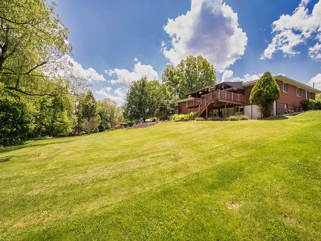 107 Longvue Dr, Harmony Boro, PA 16037