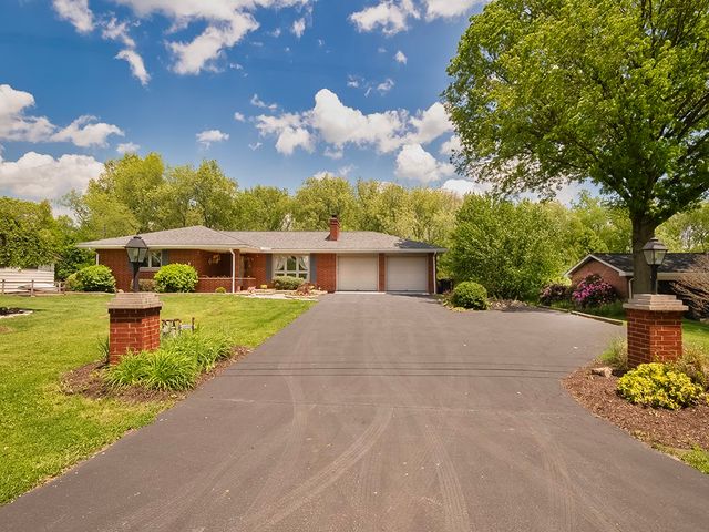 107 Longvue Dr, Harmony Boro, PA 16037