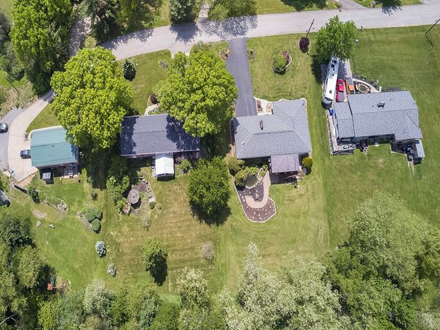107 Longvue Dr, Harmony Boro, PA 16037