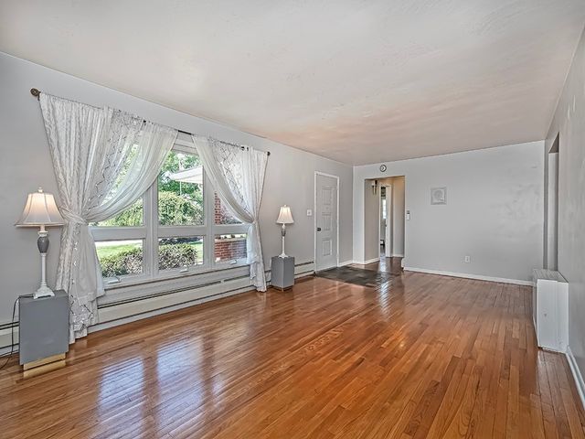 107 Longvue Dr, Harmony Boro, PA 16037