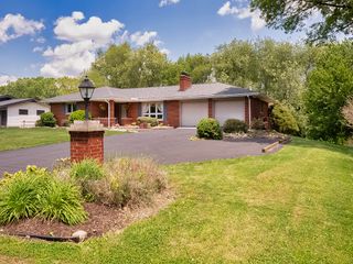 107 Longvue Dr, Harmony Boro, PA 16037