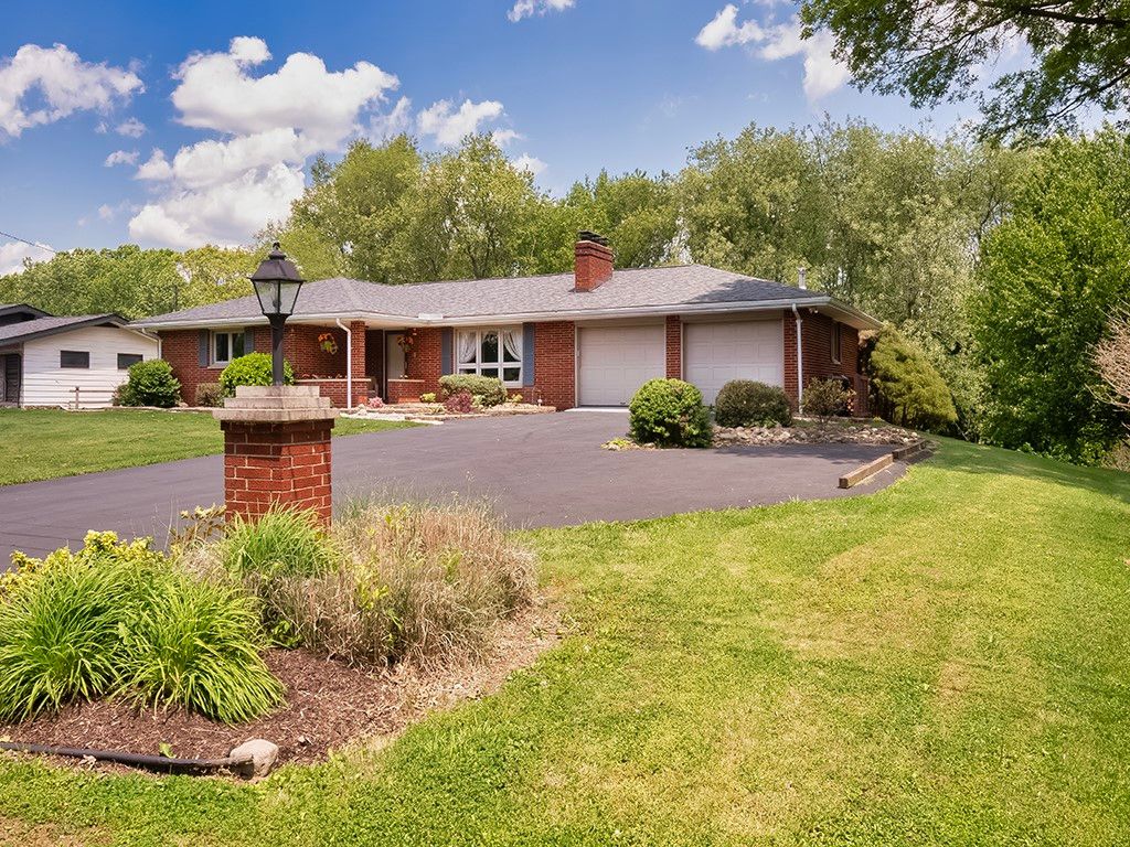 107 Longvue Dr, Harmony Boro, PA 16037