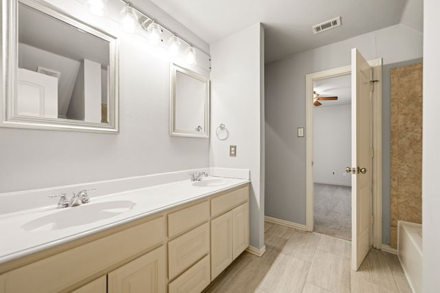 132 Silver Rose Boulevard, Burleson, TX 76028