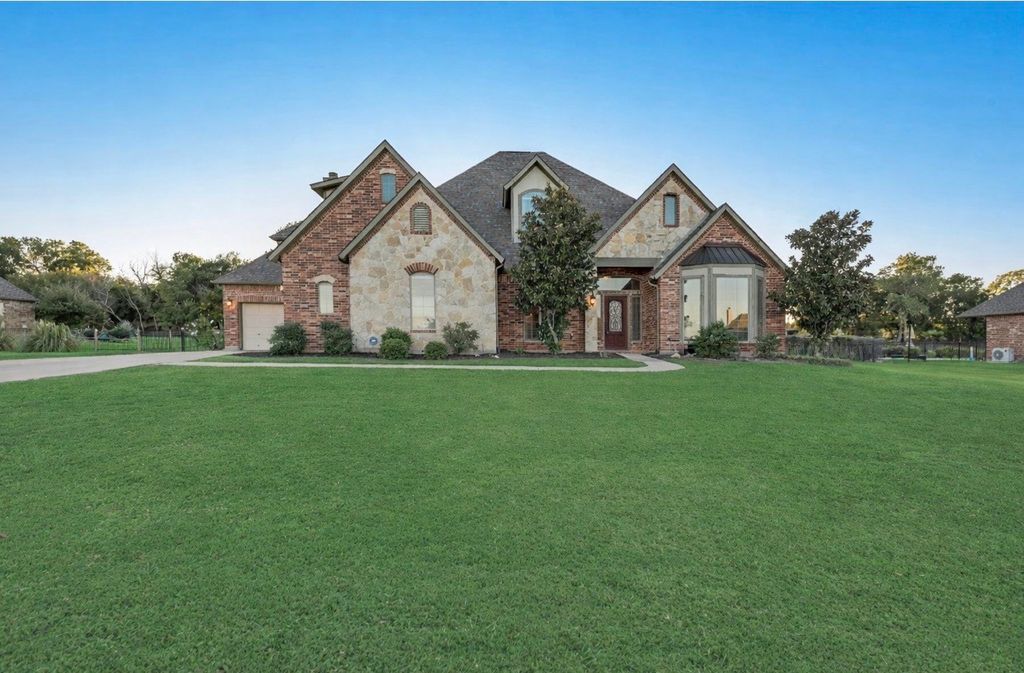 132 Silver Rose Boulevard, Burleson, TX 76028