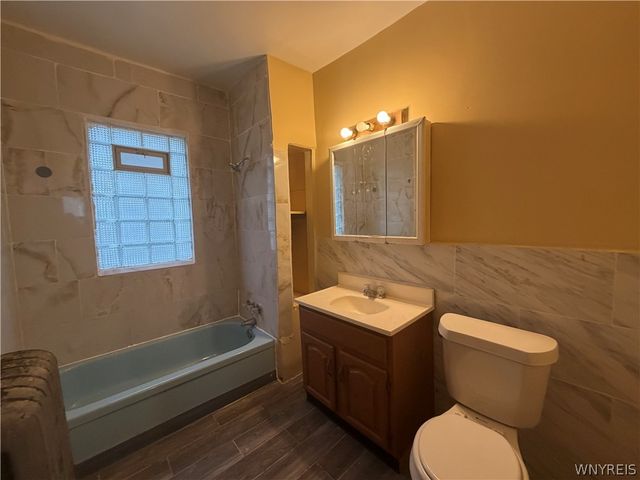 32 Lark Street, Buffalo, NY 14211