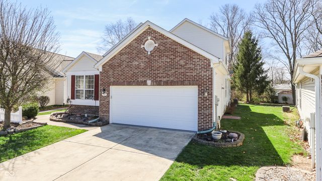 922 Lincoln Park West Drive, Greenwood, IN 46142