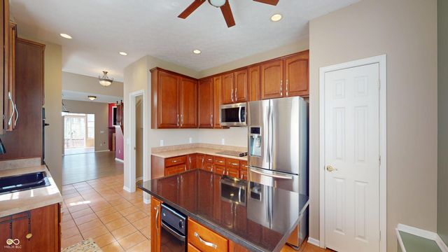 922 Lincoln Park West Drive, Greenwood, IN 46142