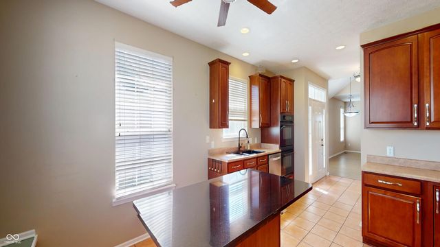 922 Lincoln Park West Drive, Greenwood, IN 46142