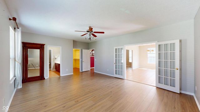 922 Lincoln Park West Drive, Greenwood, IN 46142