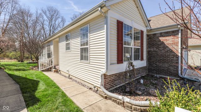 922 Lincoln Park West Drive, Greenwood, IN 46142