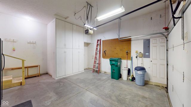 922 Lincoln Park West Drive, Greenwood, IN 46142