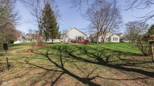 922 Lincoln Park West Drive, Greenwood, IN 46142