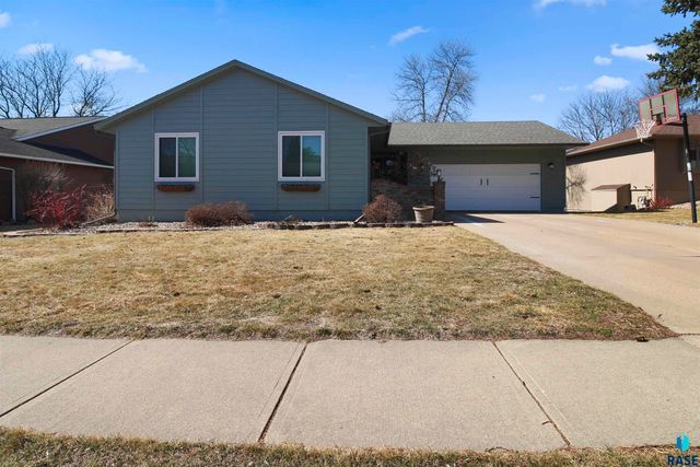 2505 S Pepper Ridge Ave Avenue, Sioux Falls, SD 57103