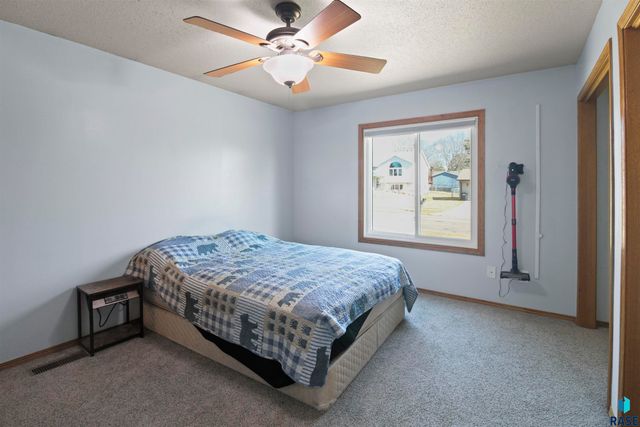 2505 S Pepper Ridge Ave Avenue, Sioux Falls, SD 57103