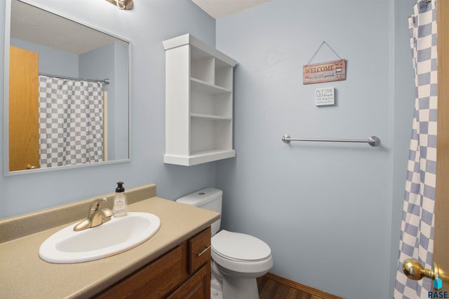 2505 S Pepper Ridge Ave Avenue, Sioux Falls, SD 57103