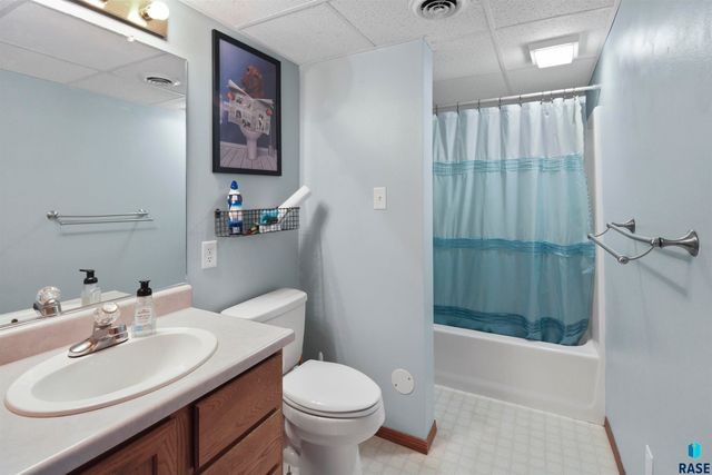 2505 S Pepper Ridge Ave Avenue, Sioux Falls, SD 57103