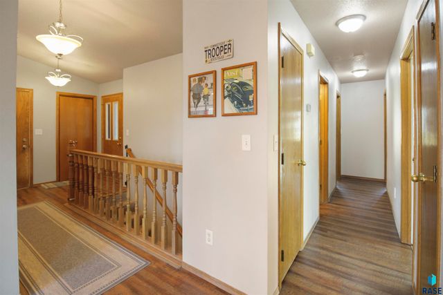 2505 S Pepper Ridge Ave Avenue, Sioux Falls, SD 57103