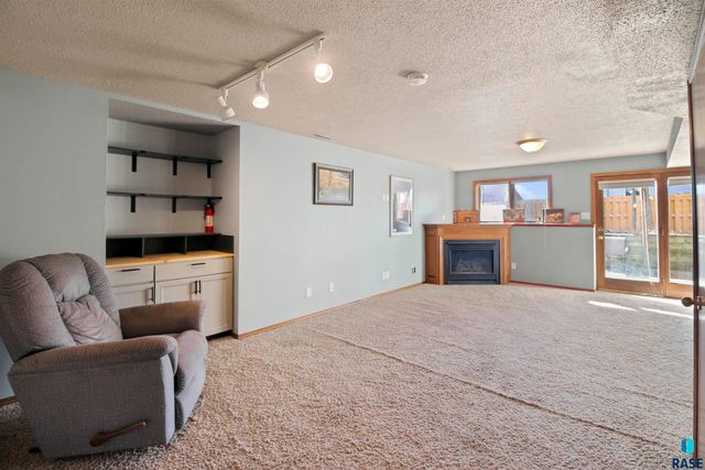 2505 S Pepper Ridge Ave Avenue, Sioux Falls, SD 57103