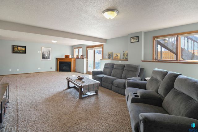 2505 S Pepper Ridge Ave Avenue, Sioux Falls, SD 57103