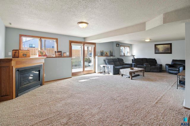 2505 S Pepper Ridge Ave Avenue, Sioux Falls, SD 57103