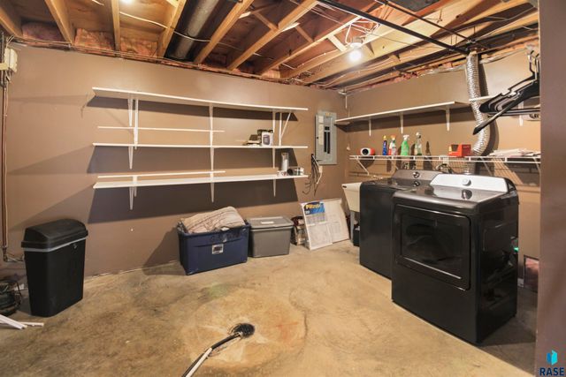 2505 S Pepper Ridge Ave Avenue, Sioux Falls, SD 57103