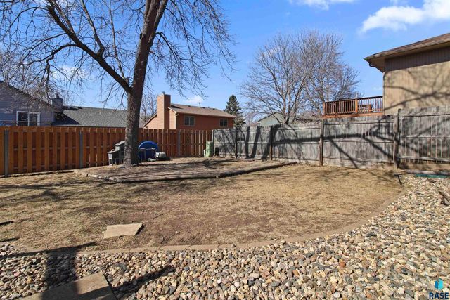 2505 S Pepper Ridge Ave Avenue, Sioux Falls, SD 57103