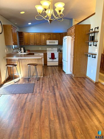 2505 S Pepper Ridge Ave Avenue, Sioux Falls, SD 57103