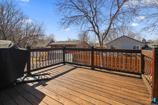 2505 S Pepper Ridge Ave Avenue, Sioux Falls, SD 57103