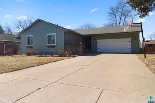 2505 S Pepper Ridge Ave Avenue, Sioux Falls, SD 57103