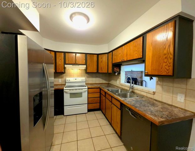 4441 E Court Street, Burton, MI 48509