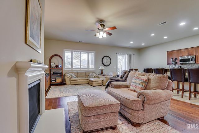 13500 Alabaster Court, Bakersfield, CA 93306