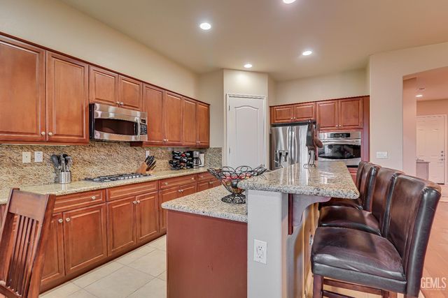 13500 Alabaster Court, Bakersfield, CA 93306