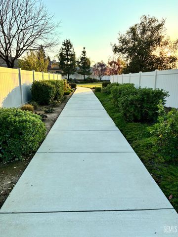 13500 Alabaster Court, Bakersfield, CA 93306