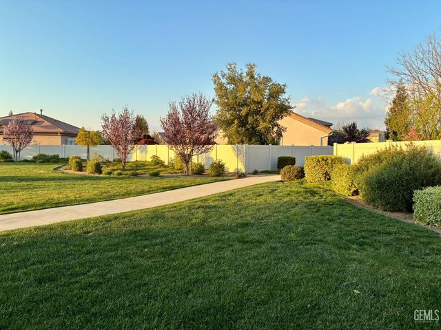13500 Alabaster Court, Bakersfield, CA 93306