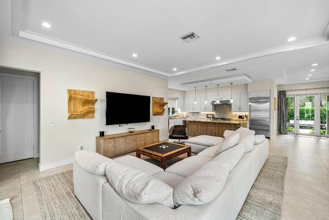 217 Gulfstream Boulevard, Boynton Beach, FL 33435