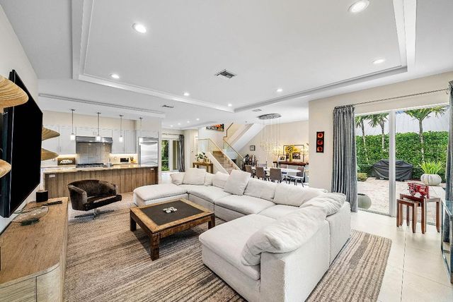 217 Gulfstream Boulevard, Boynton Beach, FL 33435