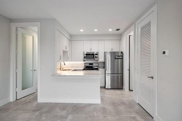 217 Gulfstream Boulevard, Boynton Beach, FL 33435